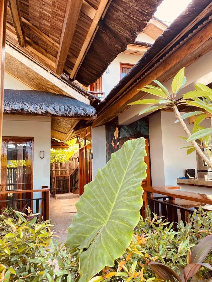 Matam-Is Cafe & Homestay General Luna  Exterior photo